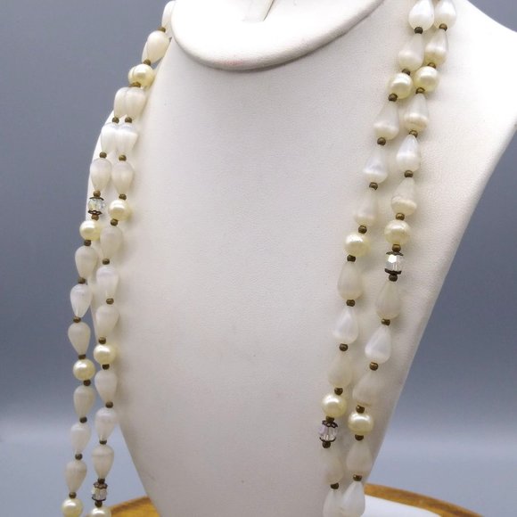 Long Vintage White Beaded Necklace, Elegant Moonglow Lucite Teardrop Beads - Picture 3 of 5
